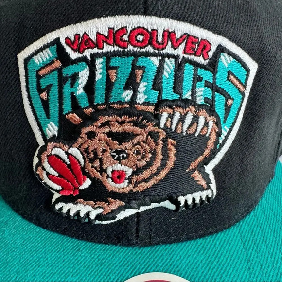 Vintage Vancouver Grizzlies NBA Basketball Logo 7 Adjustable Black/ Blue Hat Cap - Picture 4 of 12